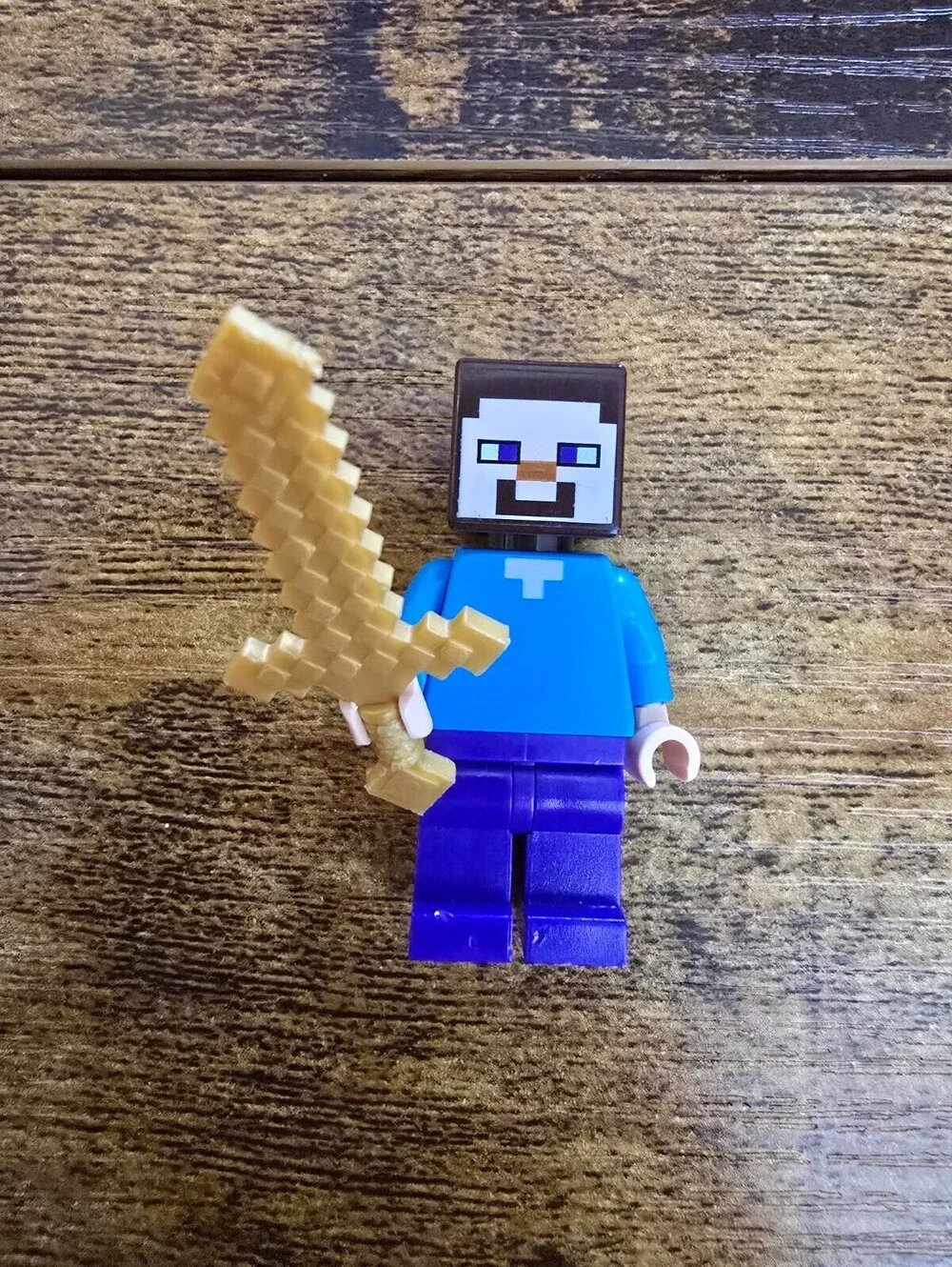 LEGO Minifigure Minecraft STEVE w Gold Sword